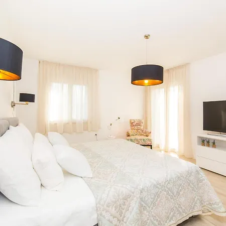 Stunning In With Wifi Holiday home Primosten