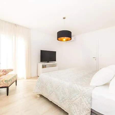 Stunning In With Wifi Holiday home Primosten