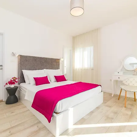 Holiday home Stunning In With Wifi Primosten