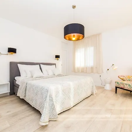 Stunning In With Wifi Holiday home Primosten