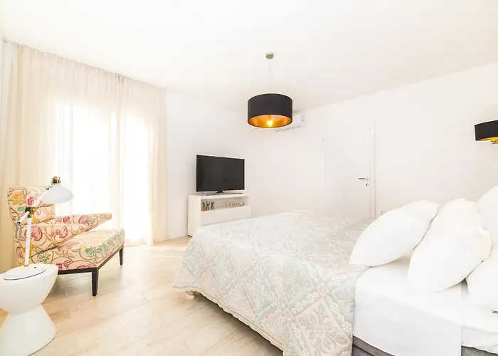 Stunning In With Wifi Holiday home Primosten